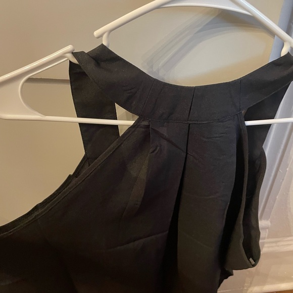 Black cold shoulder top. - Picture 3 of 4